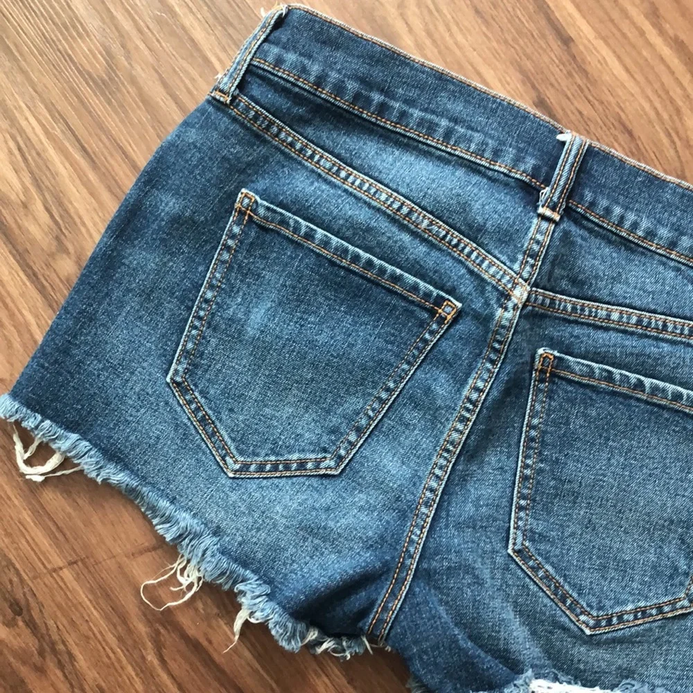 Old Navy Boyfriend Denim Jean Shorts High Waist 2.5” inseam Size 4 1056 - Picture 5 of 10